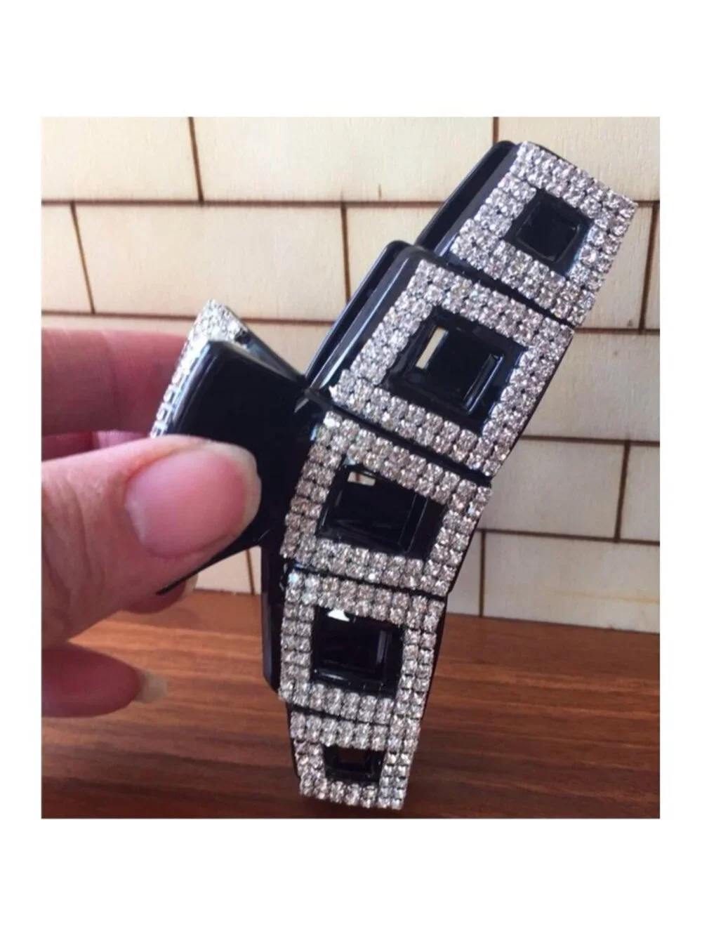 Elegant Large Rhinestone Claw Hair Clip Sparkling Statement Accessory for Women